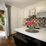 Hundefreundliches Apartment Nur 250 Meter Zum Strand Mit Mediterranem Garten