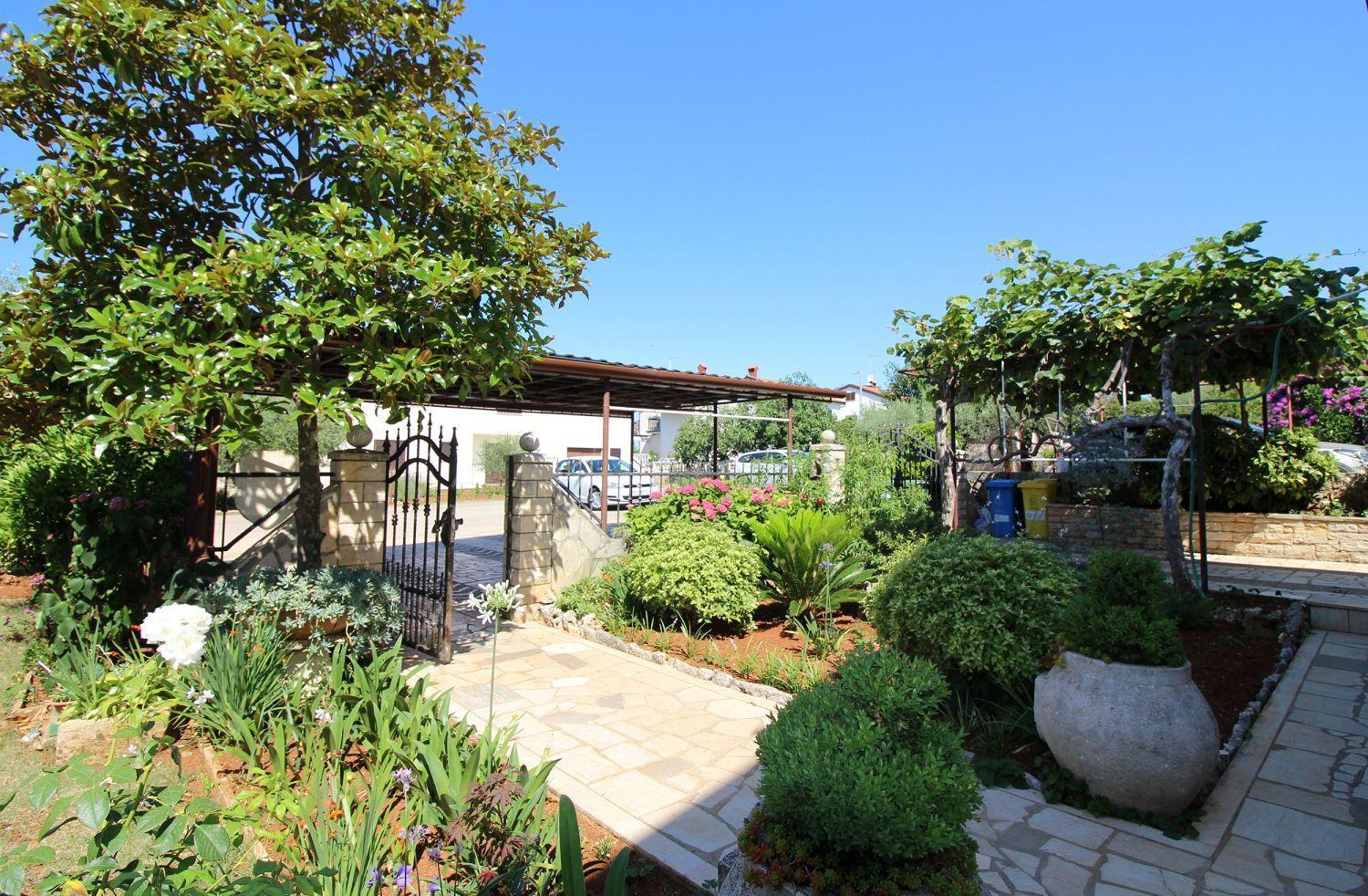 Hundefreundliches Nur 250 Meter Zum Mit Mediterranem Garten * Porec